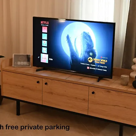 Mouson Luxury With Free Private Parking Apartment *